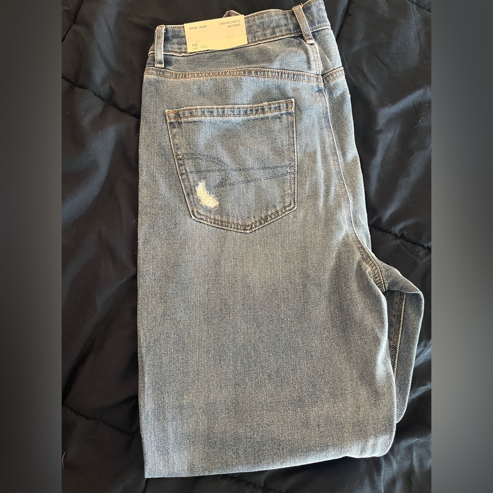 NWT American Eagle Mom Jeans